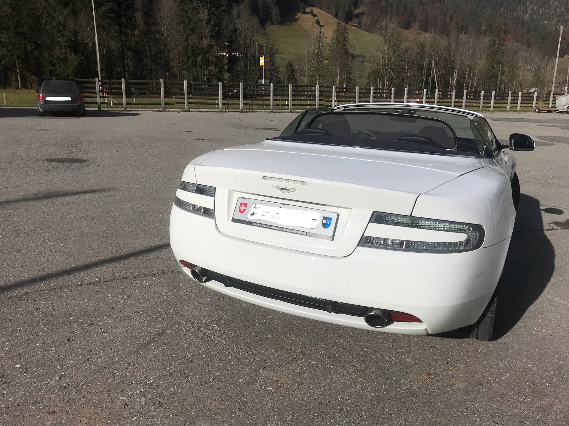ASTON MARTIN DB9 Volante Touchtronic 2-image-4