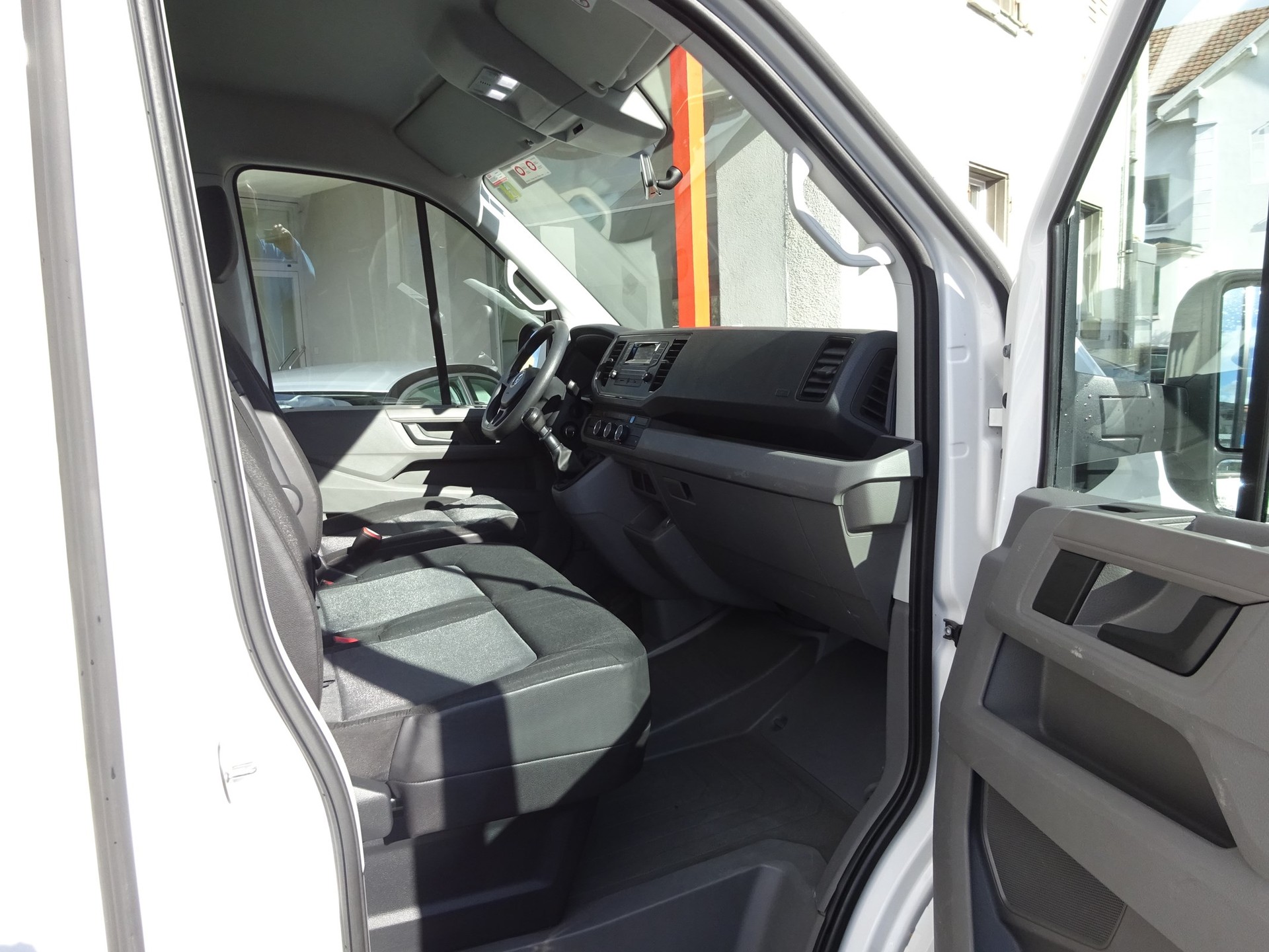 VW Crafter 35 2.0 TDI L4-image-13
