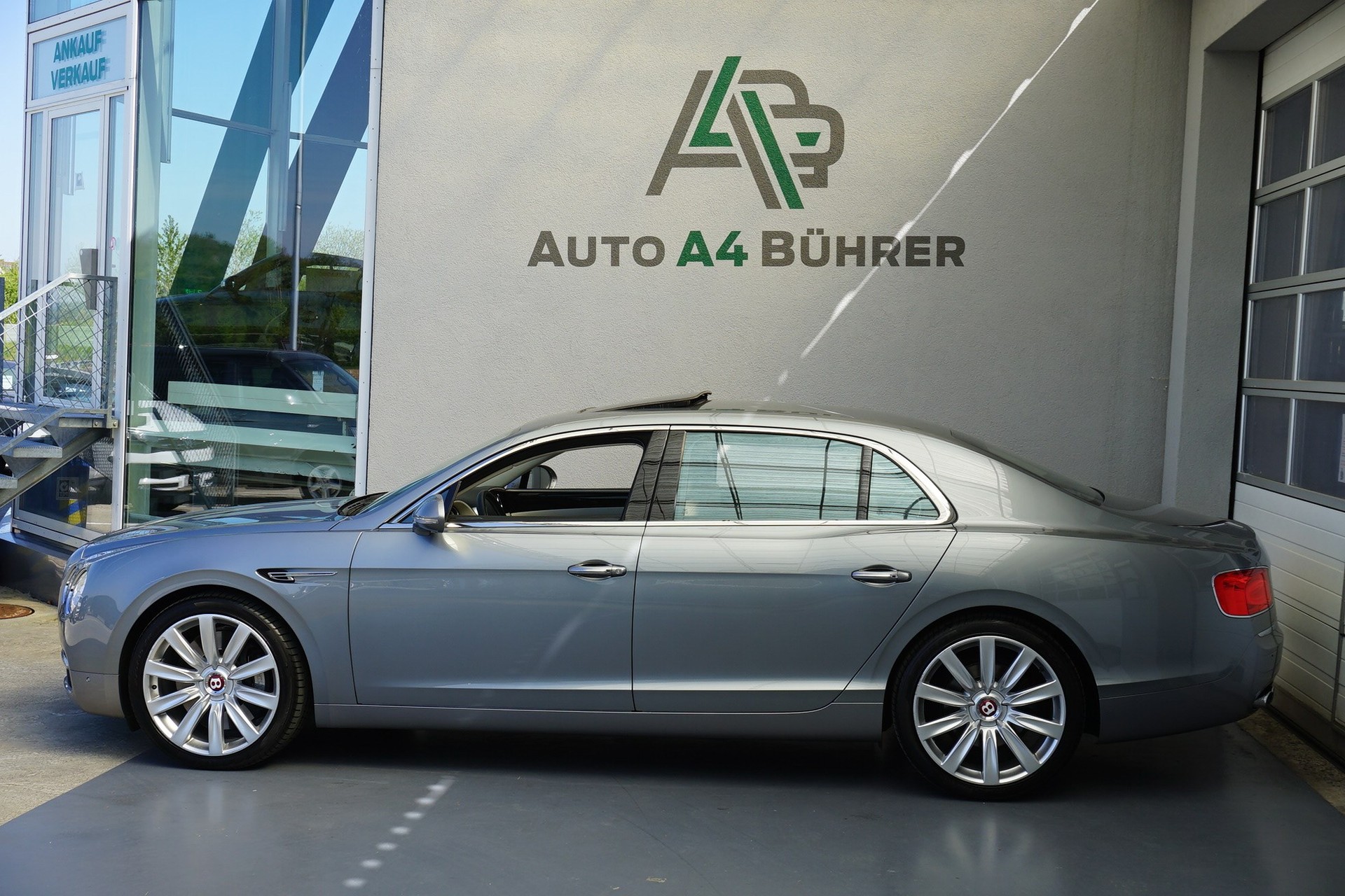BENTLEY Flying Spur 4.0-image-0