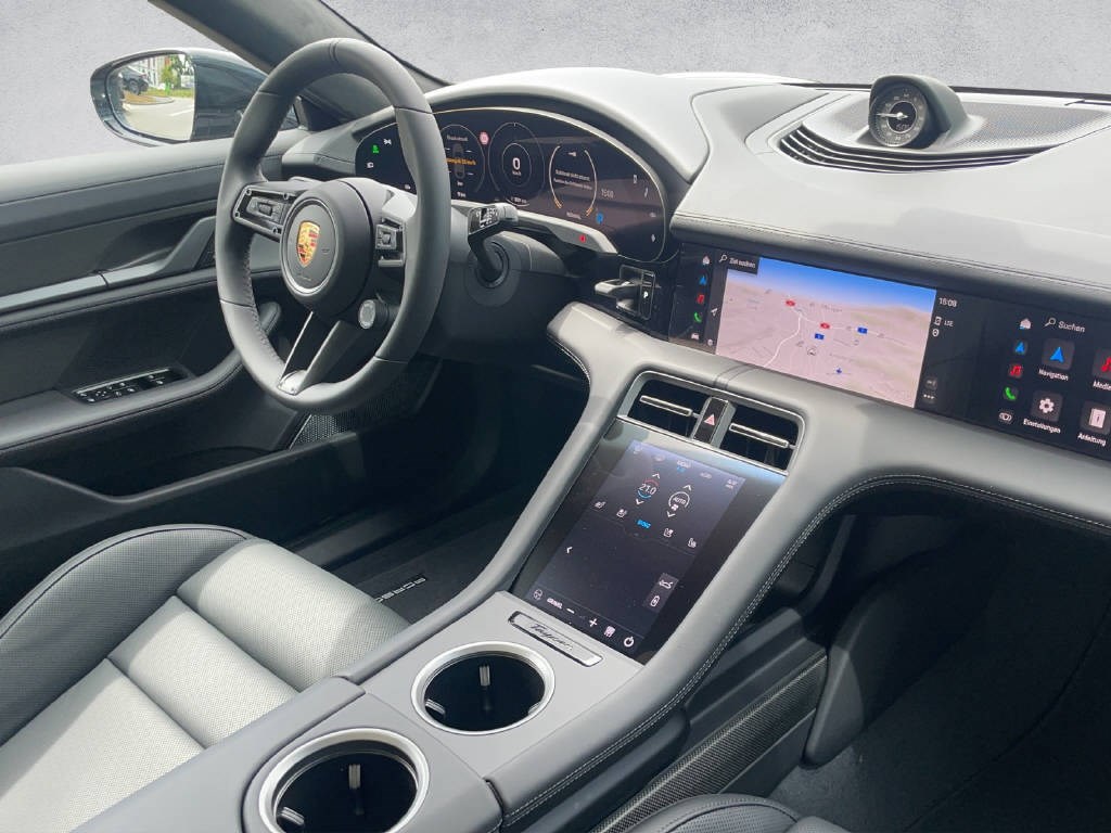 PORSCHE Taycan Turbo S Cross Turismo-image-7