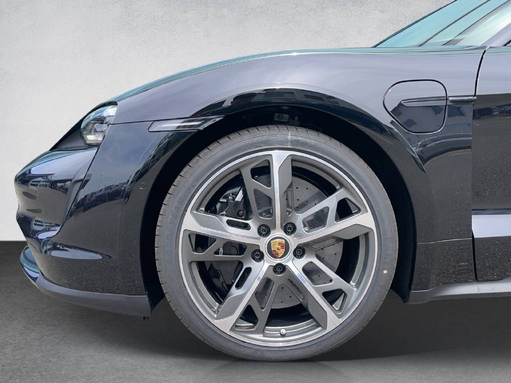 PORSCHE Taycan Turbo S Cross Turismo-image-9