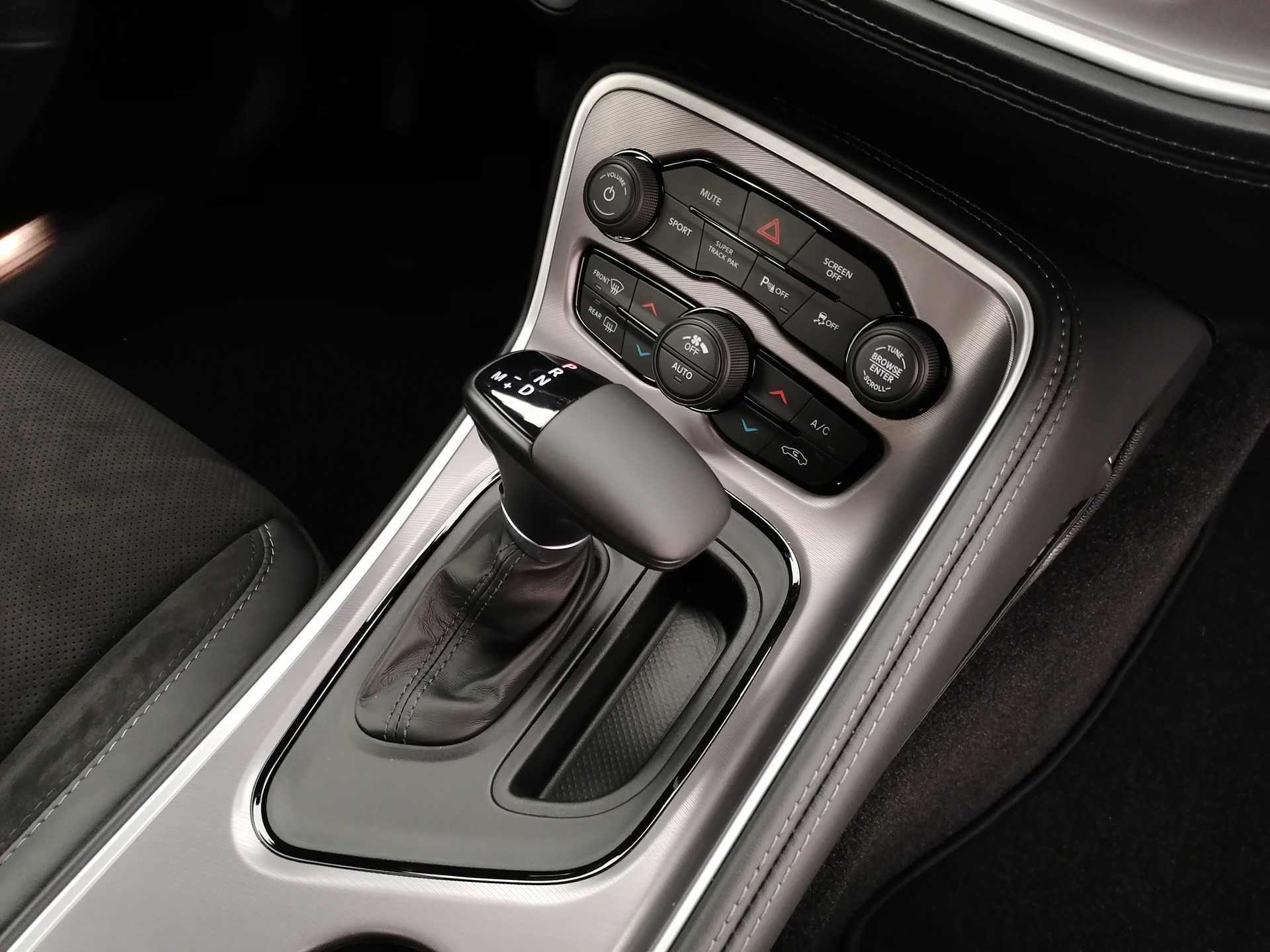 DODGE Challenger 5.7 R/T Shaker-image-13