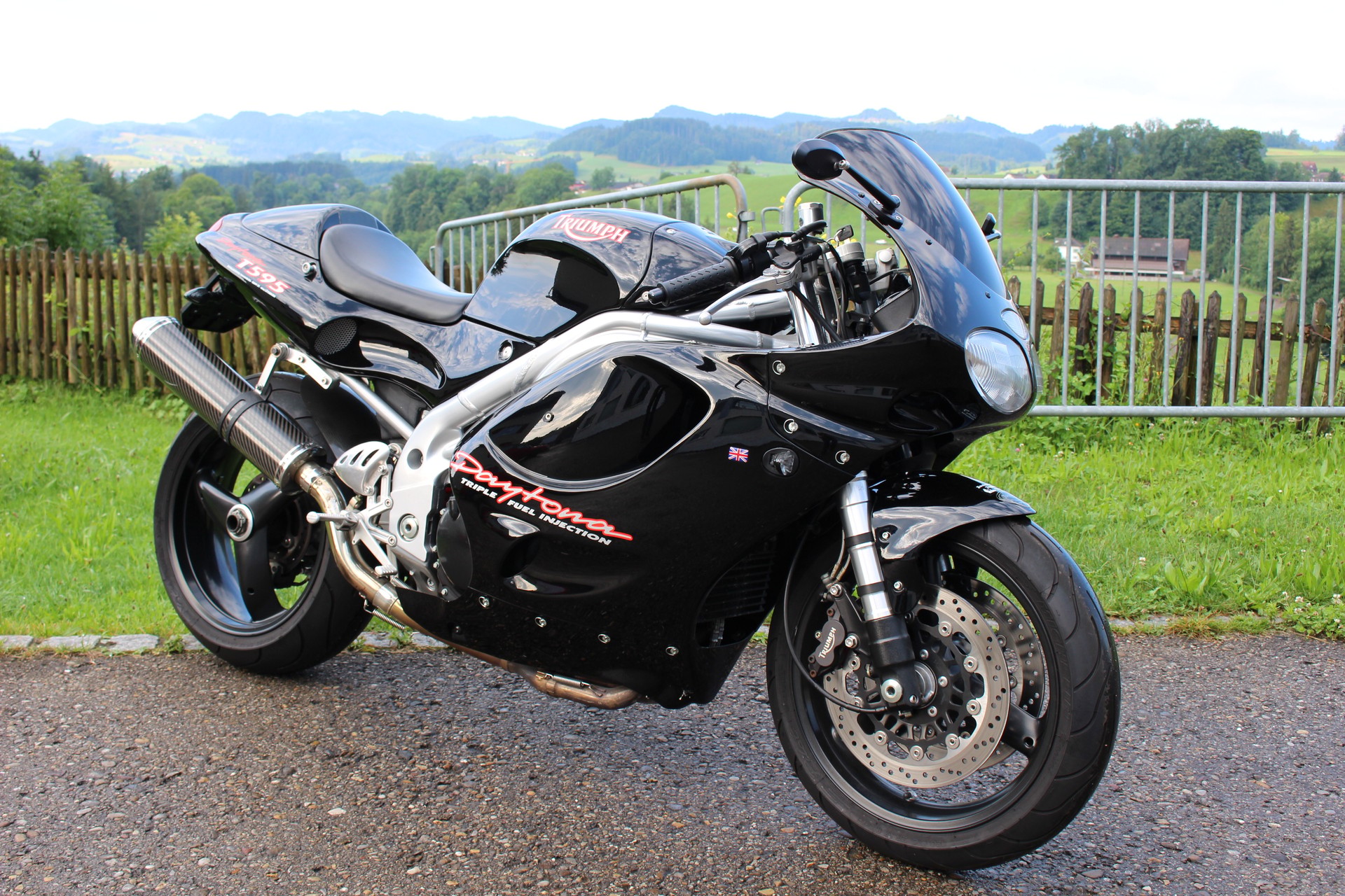 TRIUMPH Daytona 950 T595