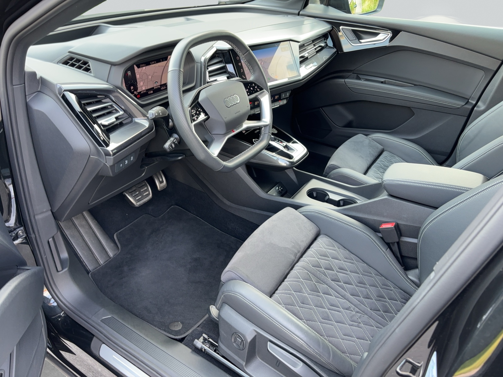AUDI Q4 Sportback e-tron 50 quattro-image-4