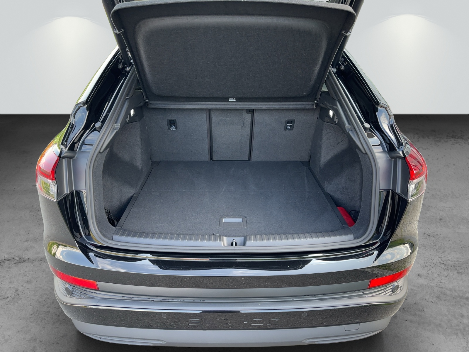 AUDI Q4 Sportback e-tron 50 quattro-image-9