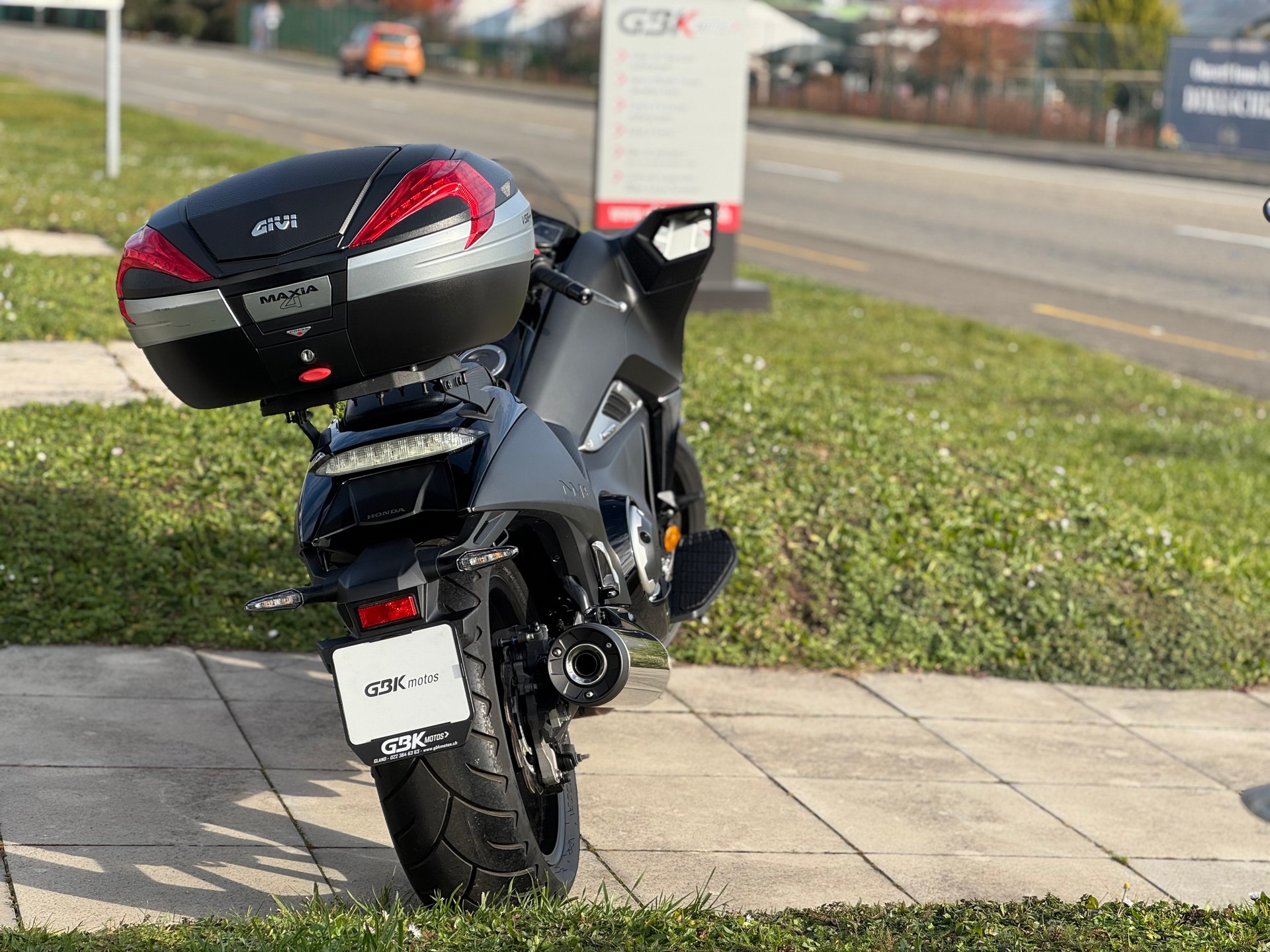 HONDA NM4 Vultus-image-2