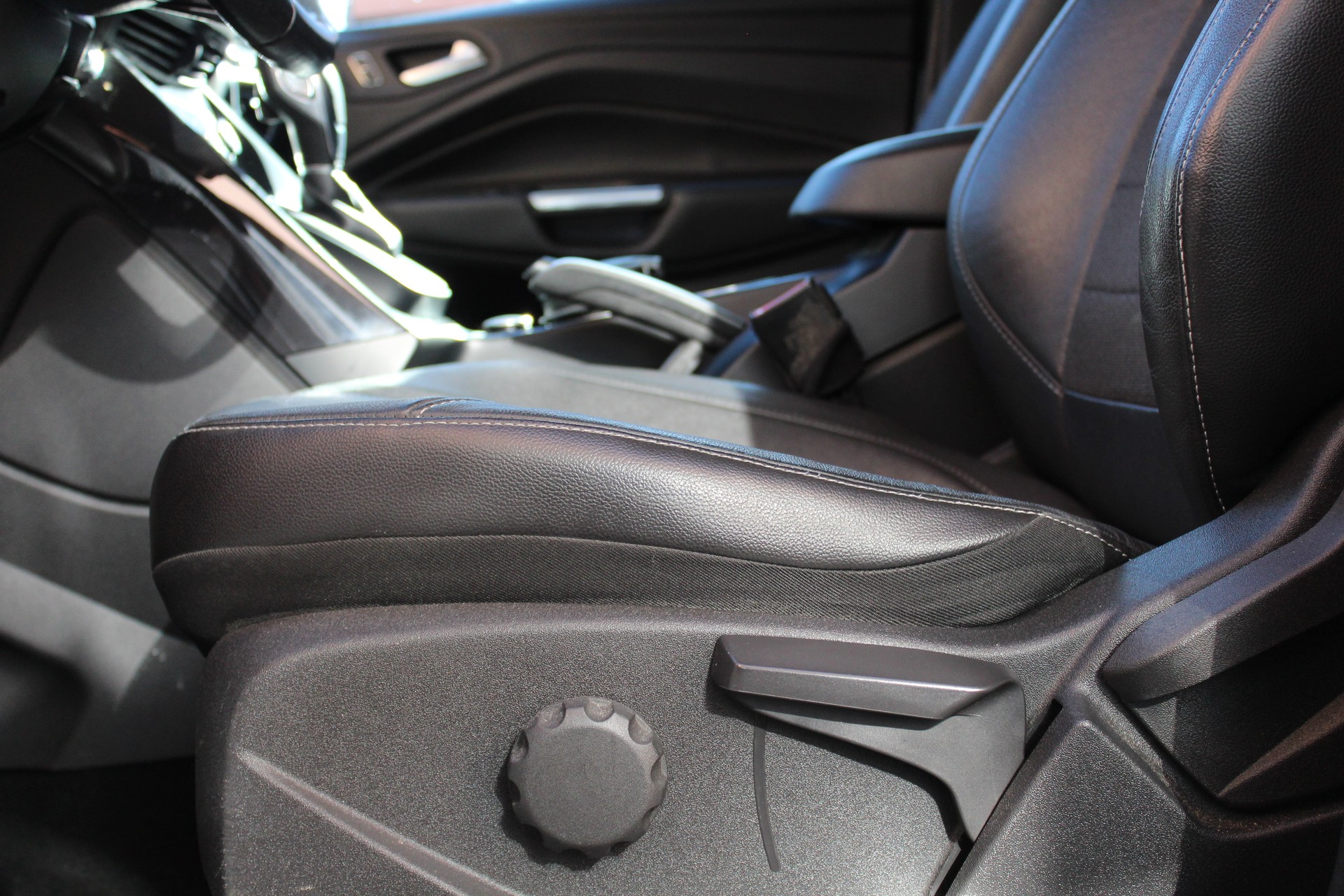 FORD Kuga 2.0 TDCi Titanium 4WD PowerShift-image-16