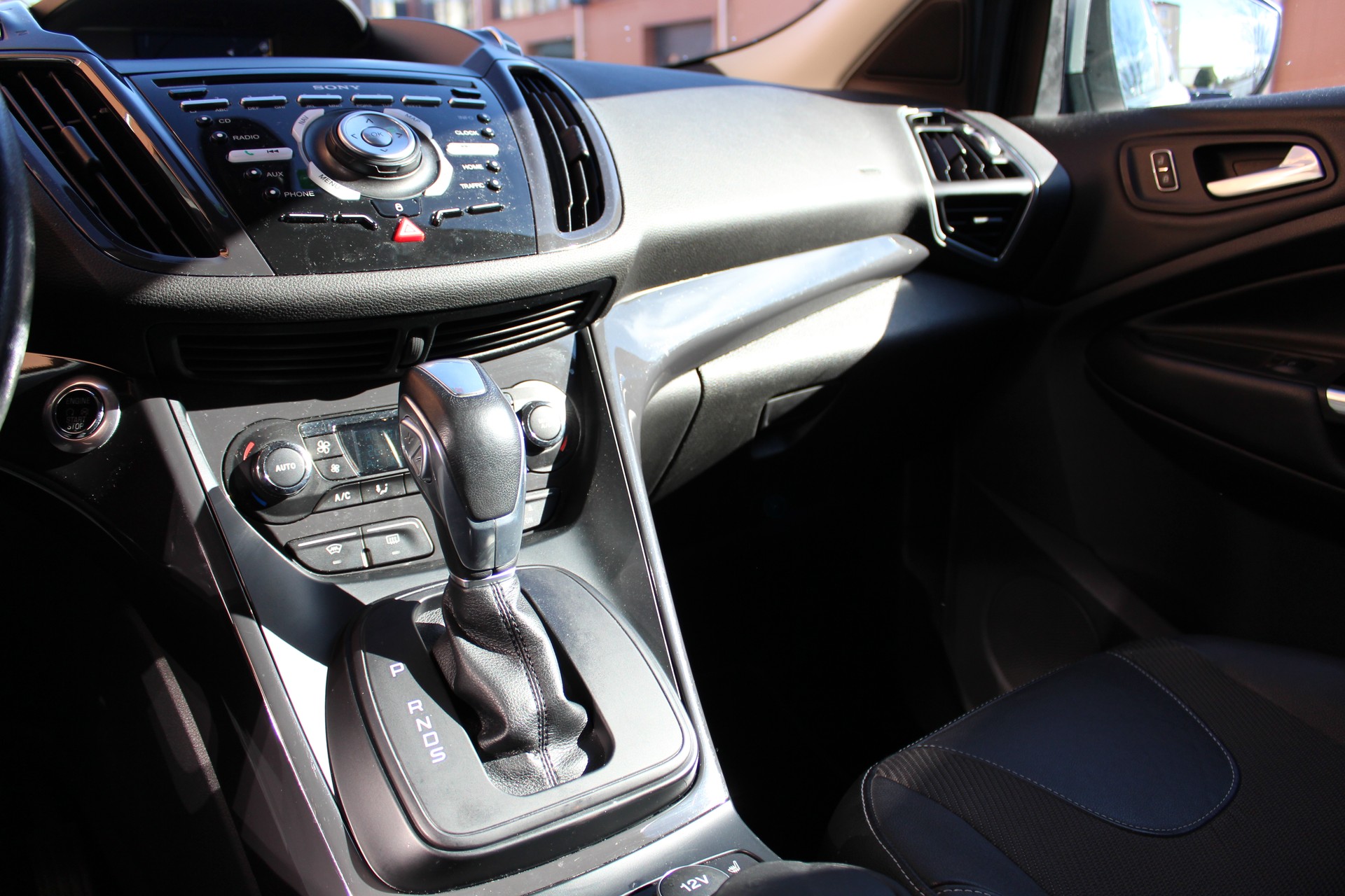 FORD Kuga 2.0 TDCi Titanium 4WD PowerShift-image-13