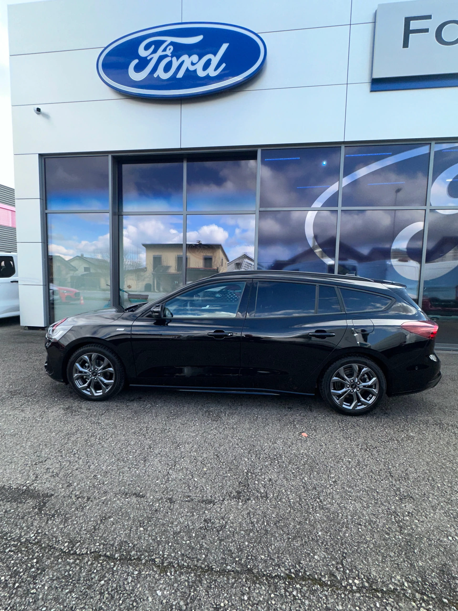 FORD Focus Station Wagon 1.0i EcoB ST-Line/155CV/Aut.-image-2