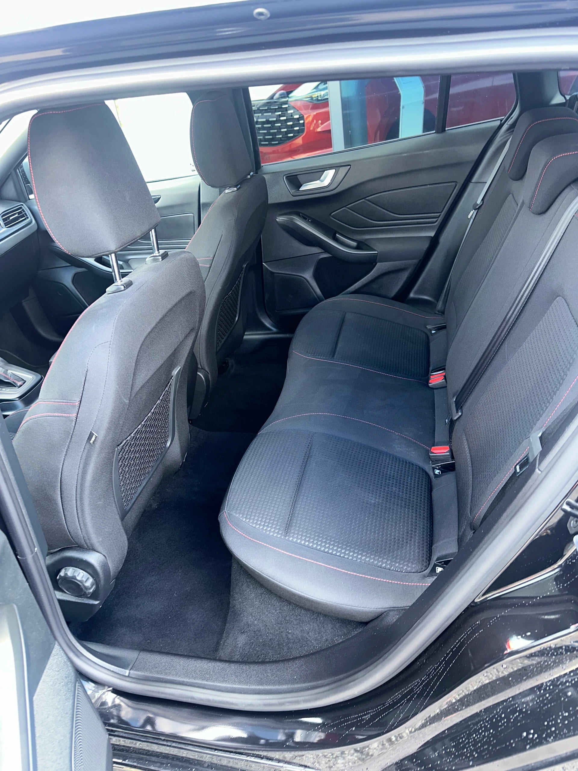 FORD Focus Station Wagon 1.0i EcoB ST-Line/155CV/Aut.-image-12