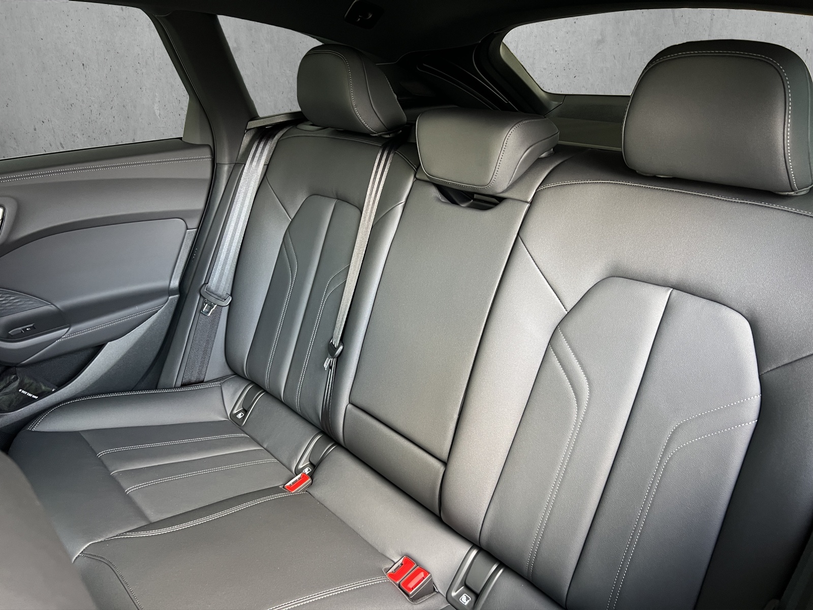 AUDI A5 Avant TDI quattro 150 kW Attraction S tronic-image-13