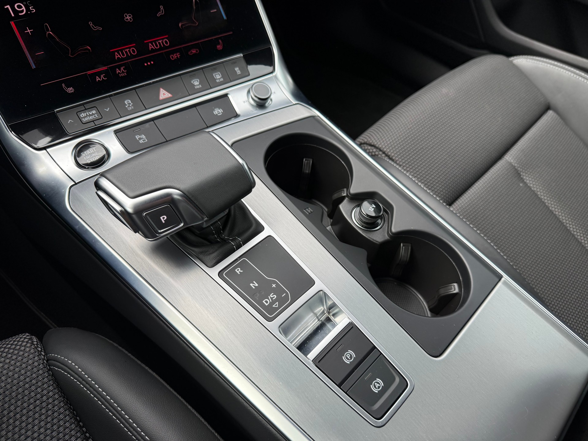AUDI A6 Avant 40TDI S line qu-image-12