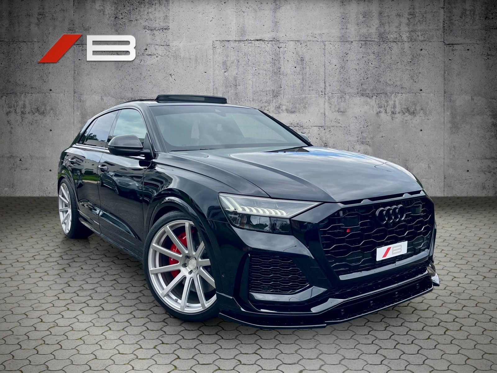 AUDI RSQ8 quattro tiptronic