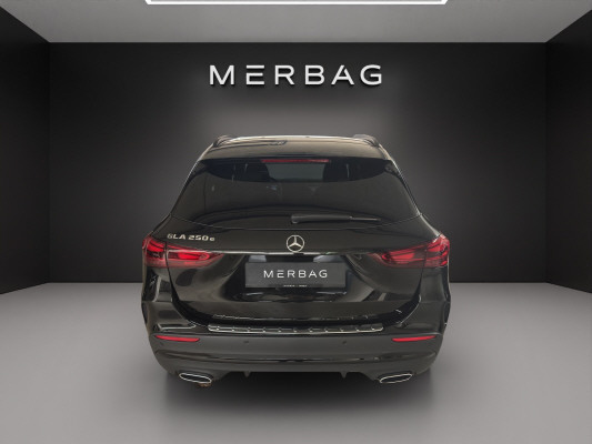 MERCEDES-BENZ GLA 250 e 8G-DCT-image-4