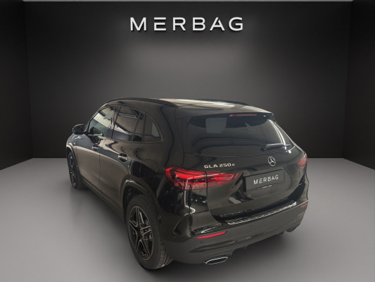 MERCEDES-BENZ GLA 250 e 8G-DCT-image-3