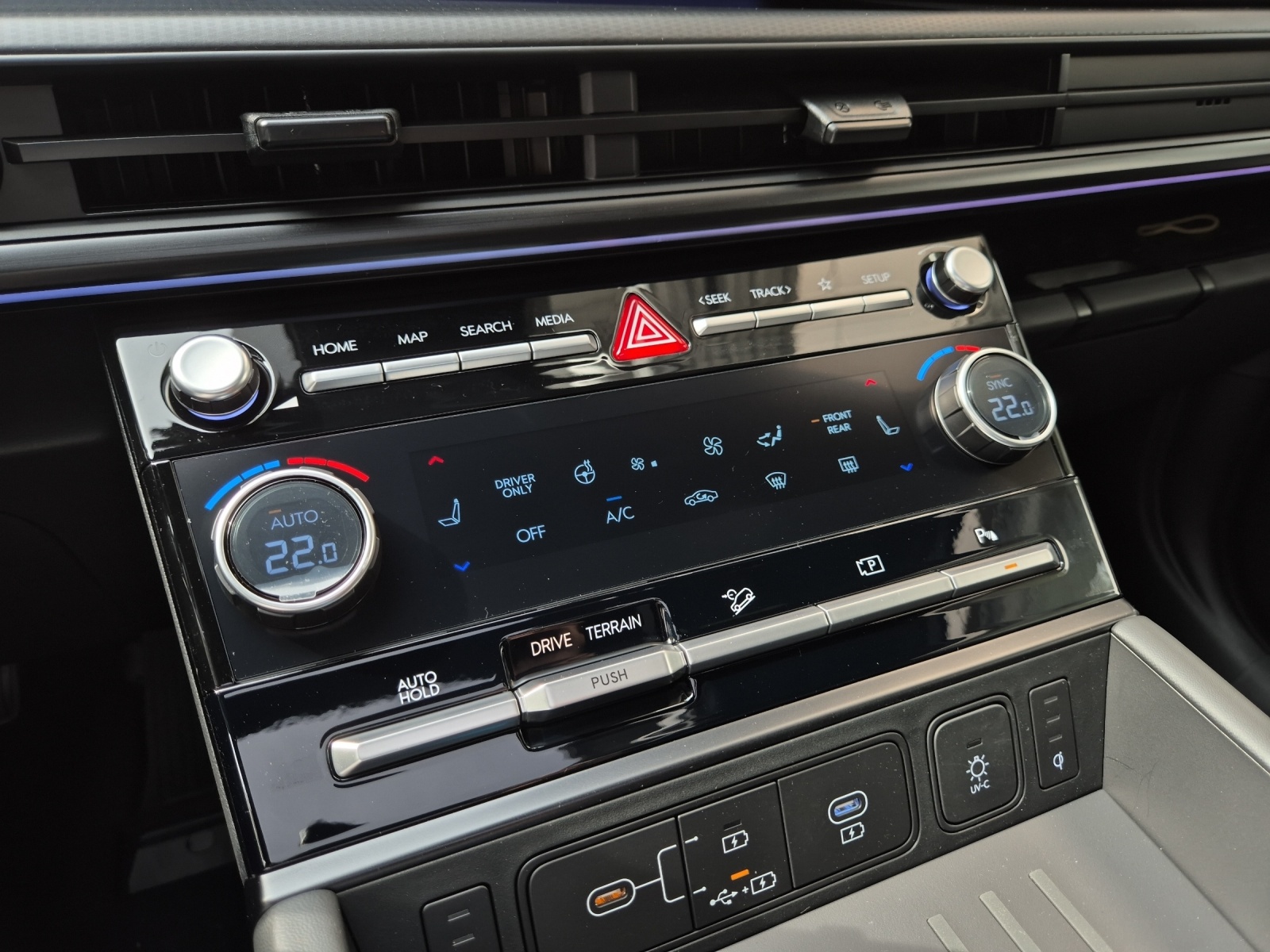 HYUNDAI Santa Fe 1.6 T-GDi HEV Calligraphy-image-11