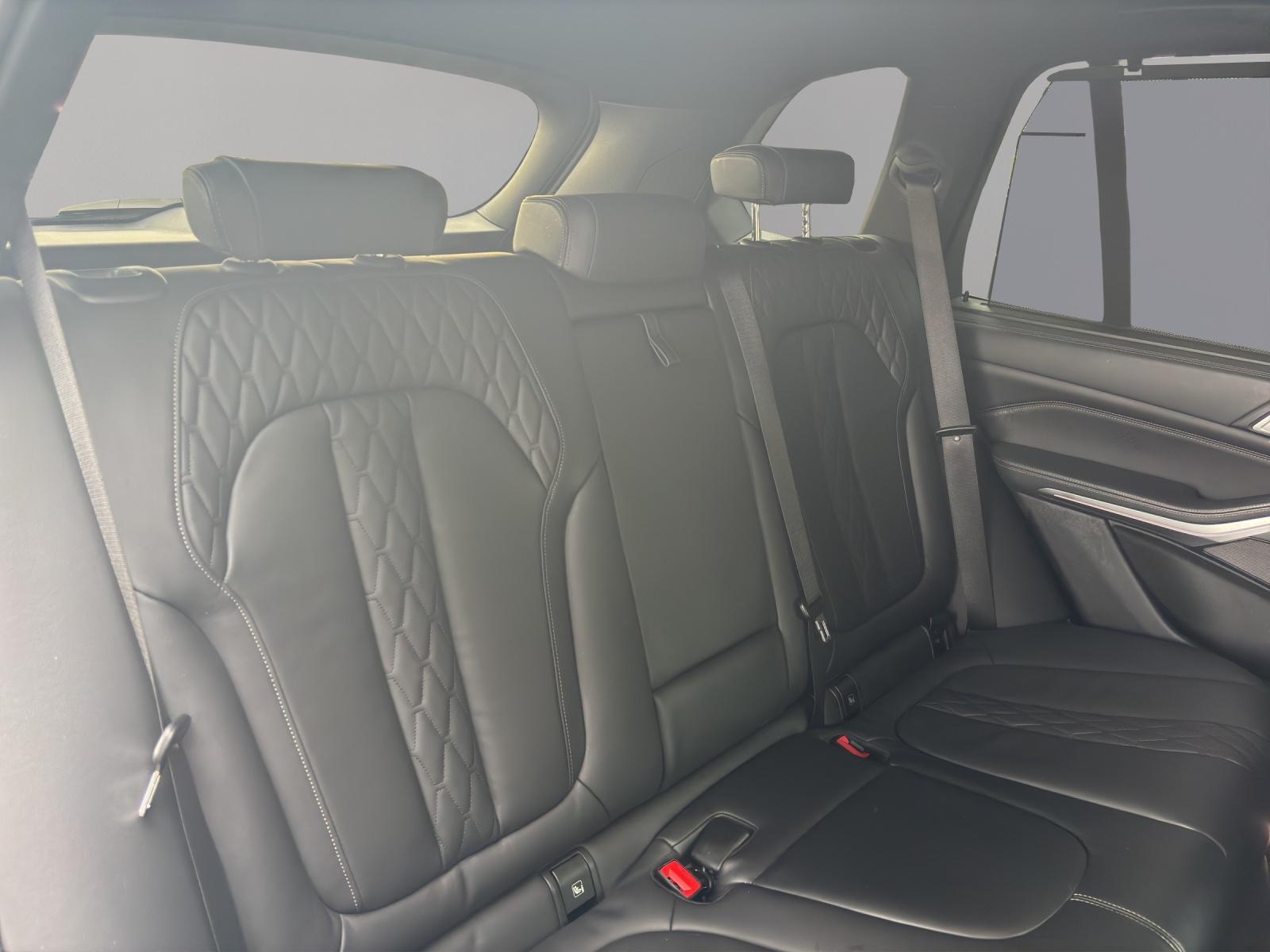 BMW X5 M50i xDrive-image-11