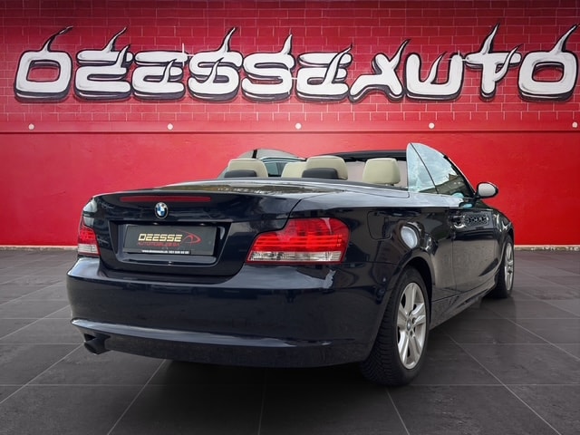 BMW 120i Cabrio-image-5
