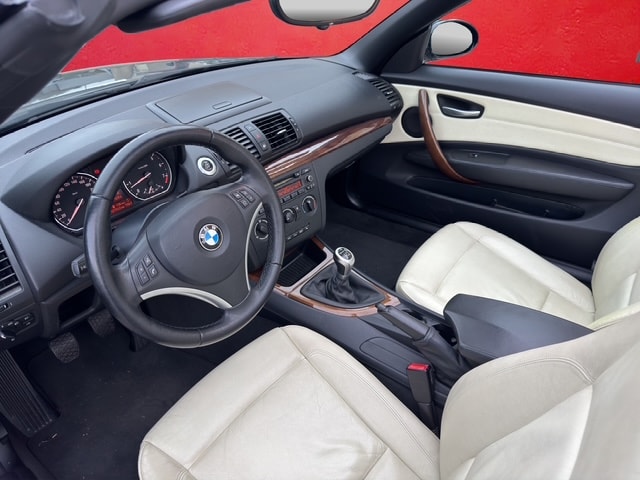 BMW 120i Cabrio-image-8