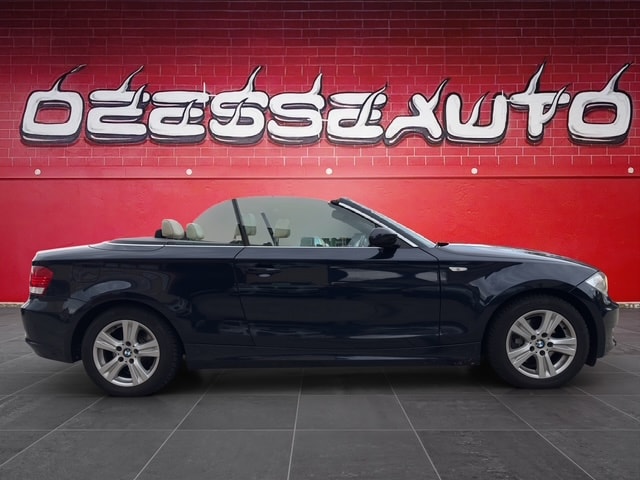 BMW 120i Cabrio-image-3