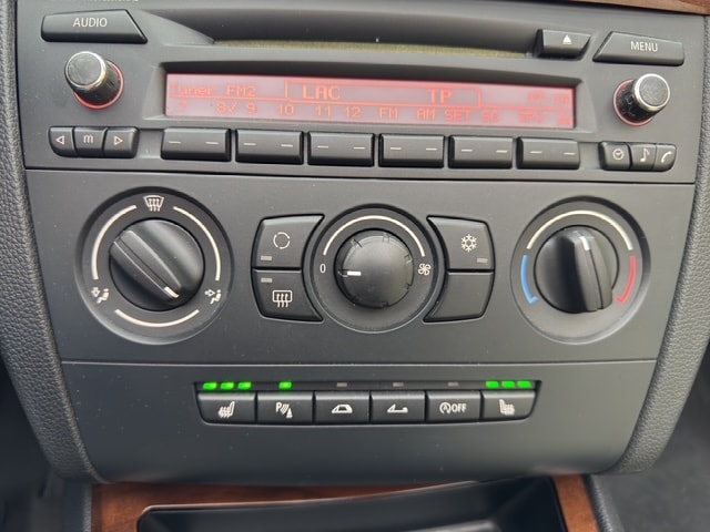 BMW 120i Cabrio-image-20