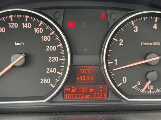 BMW 120i Cabrio-image-11
