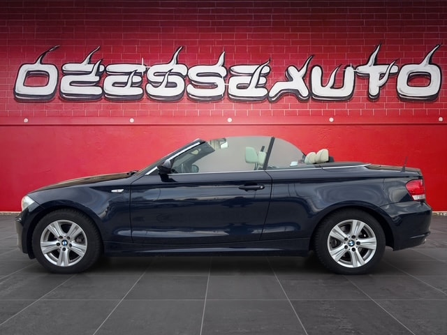 BMW 120i Cabrio-image-4