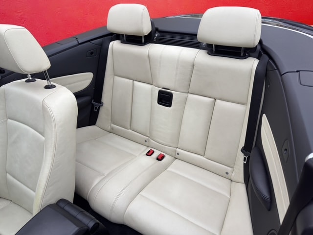 BMW 120i Cabrio-image-16