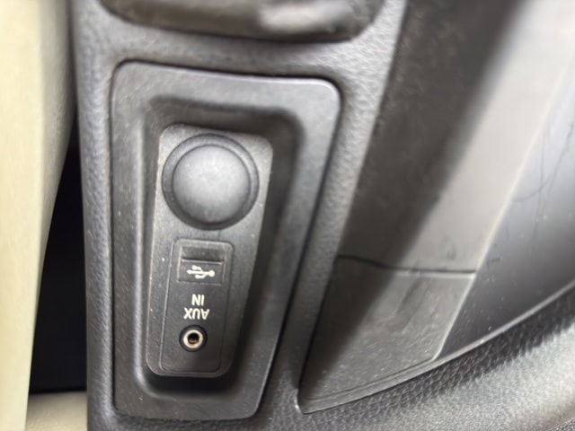 BMW 120i Cabrio-image-23