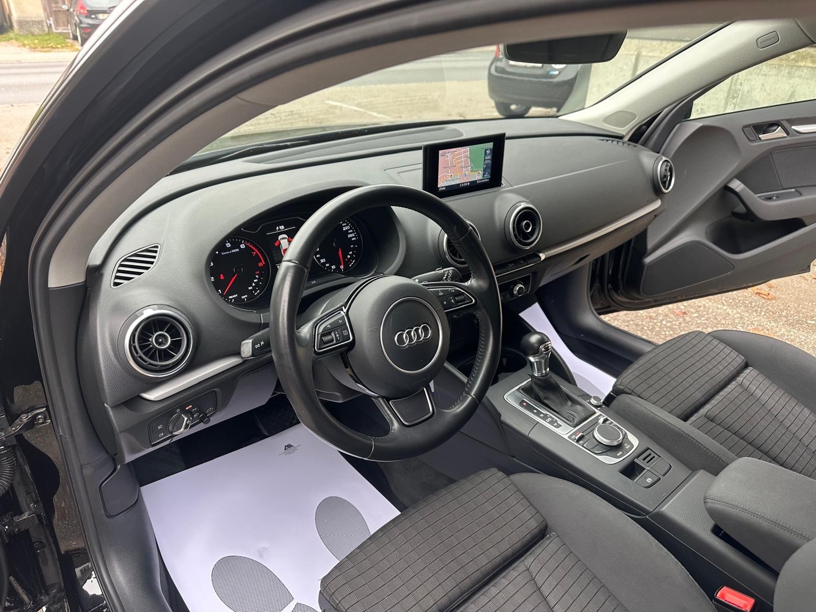 AUDI A3 Sportback 1.4 TFSI Ambiente S-tronic-image-9