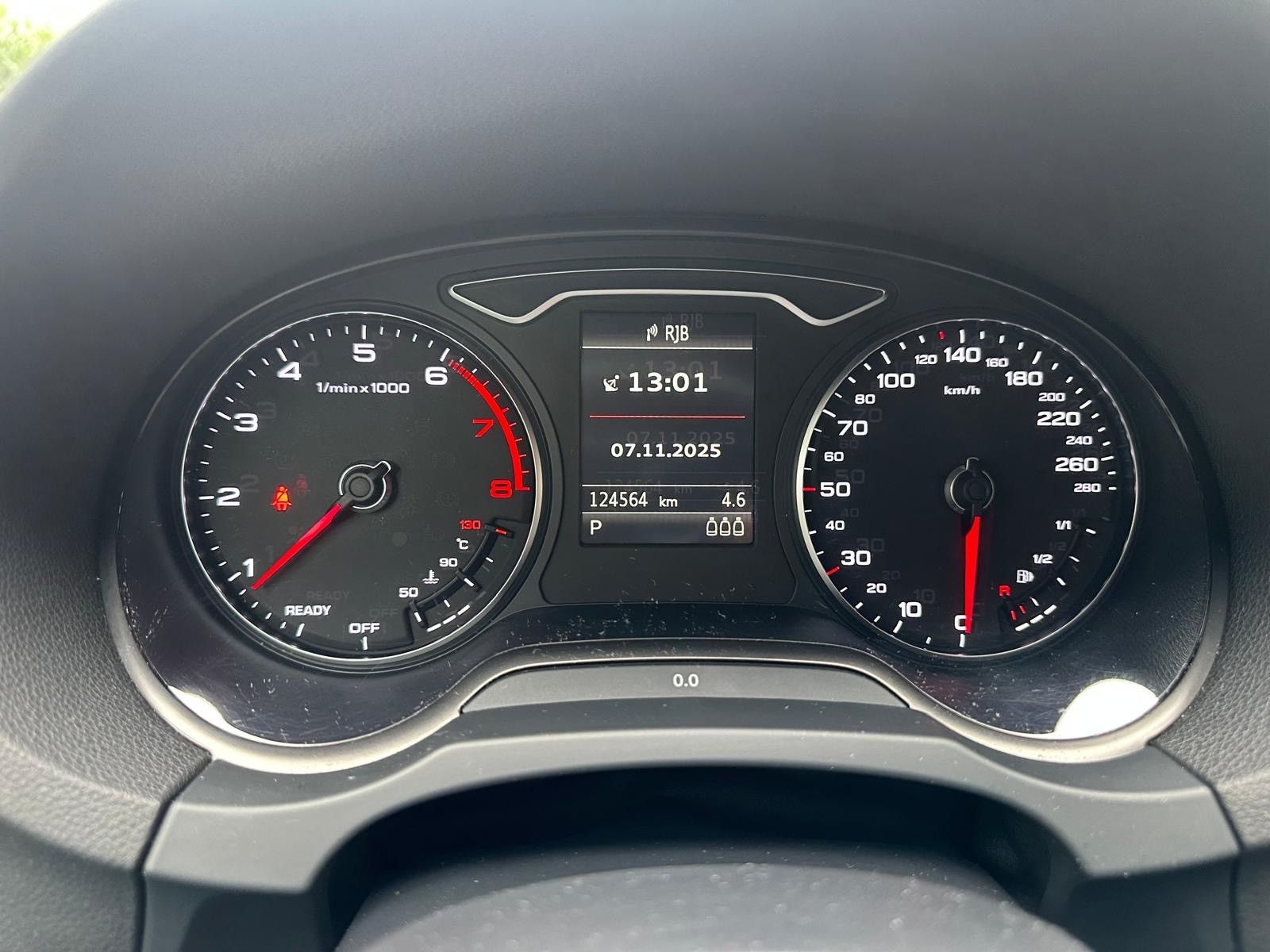 AUDI A3 Sportback 1.4 TFSI Ambiente S-tronic-image-12