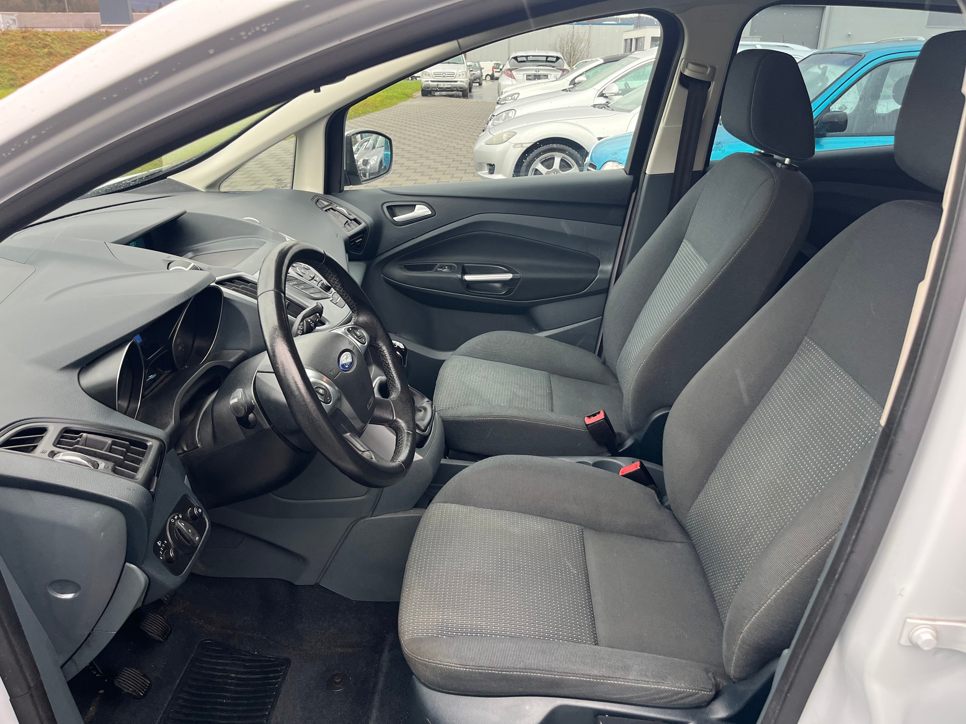 FORD C-Max 1.0 SCTi Titanium-image-8