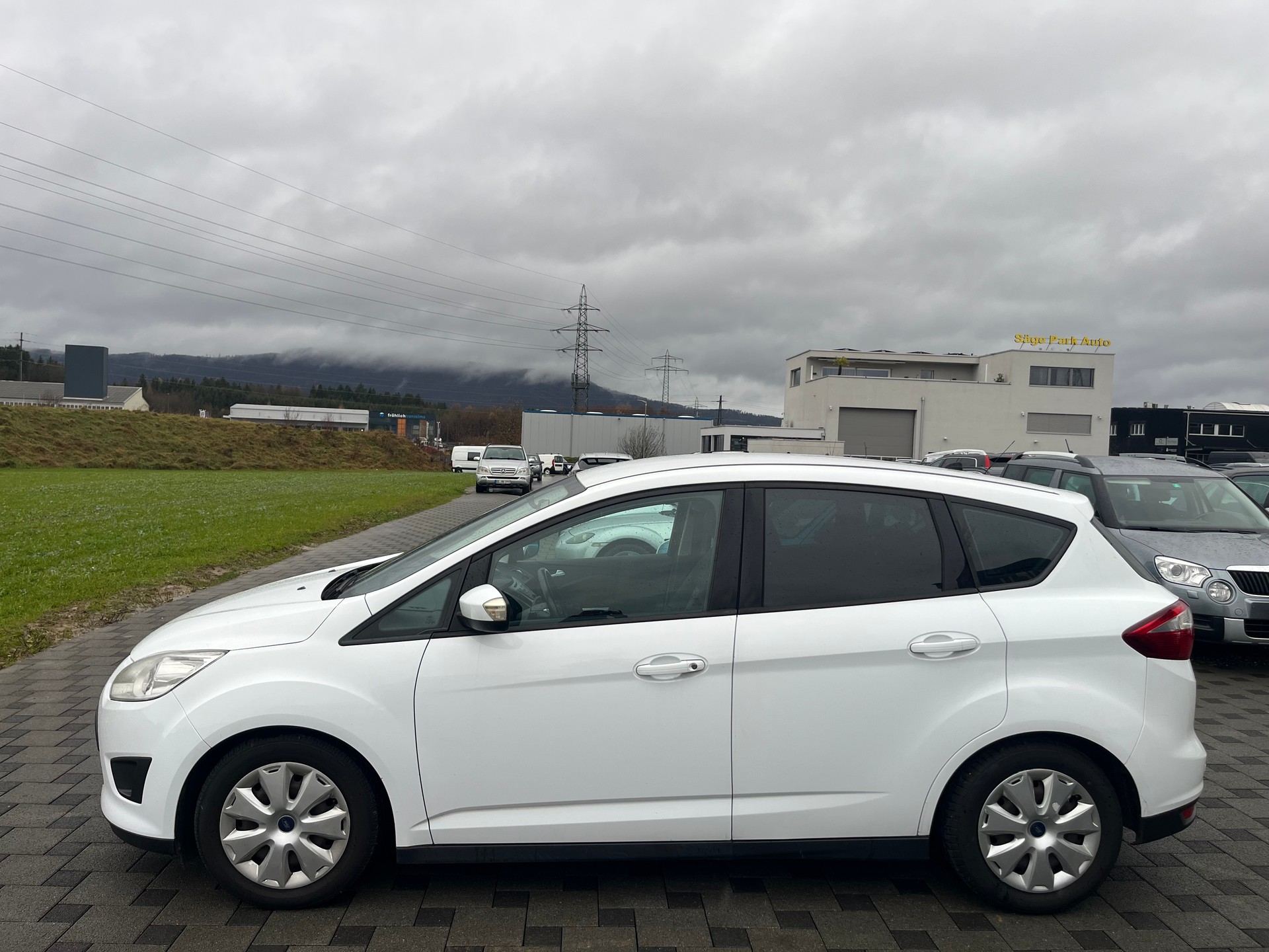 FORD C-Max 1.0 SCTi Titanium-image-6