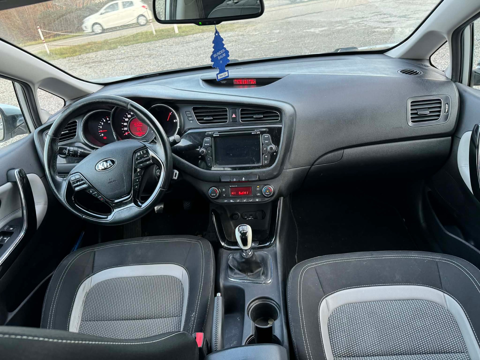 KIA Cee'd 1.4 CRDi Swiss Eco Edition-image-2