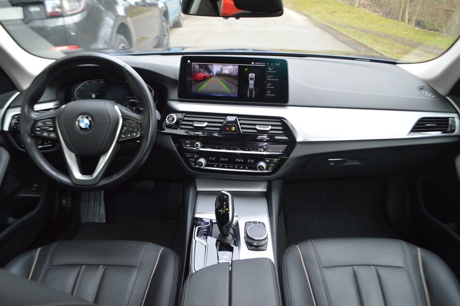 BMW 520i 48V Touring Steptronic-image-8
