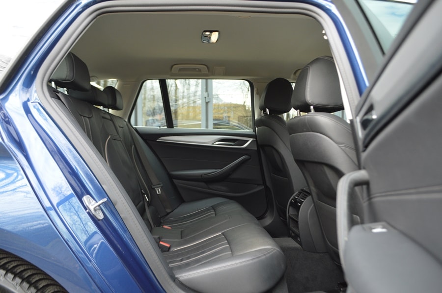 BMW 520i 48V Touring Steptronic-image-7
