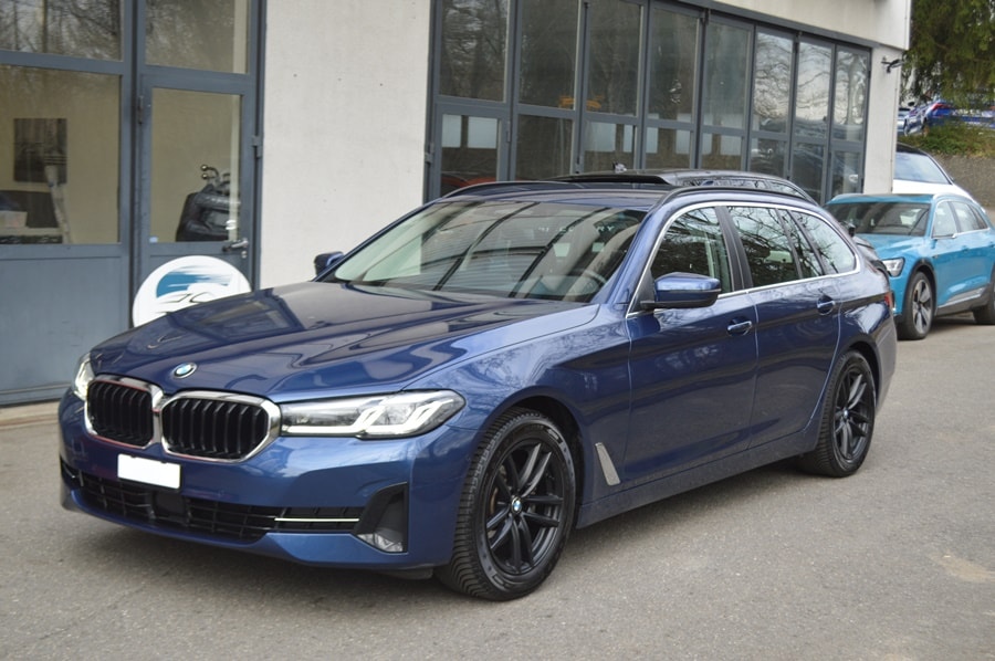 BMW 520i 48V Touring Steptronic-image-2