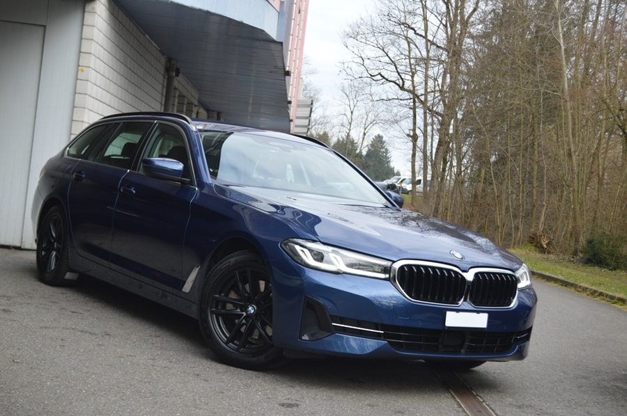 BMW 520i 48V Touring Steptronic-image-0