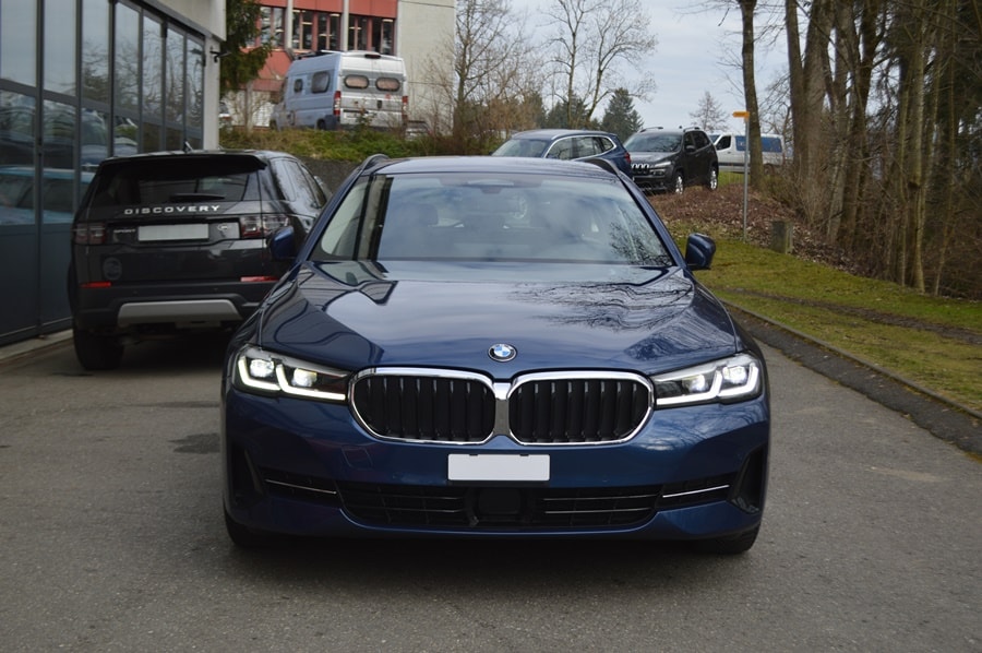 BMW 520i 48V Touring Steptronic-image-1
