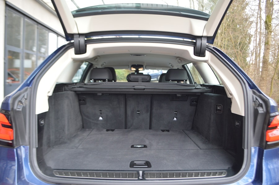 BMW 520i 48V Touring Steptronic-image-11