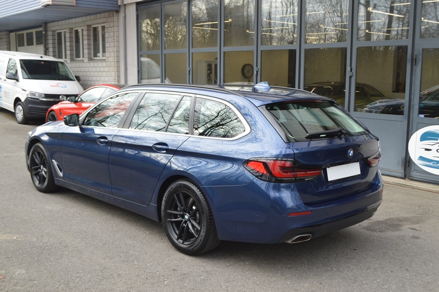 BMW 520i 48V Touring Steptronic-image-4