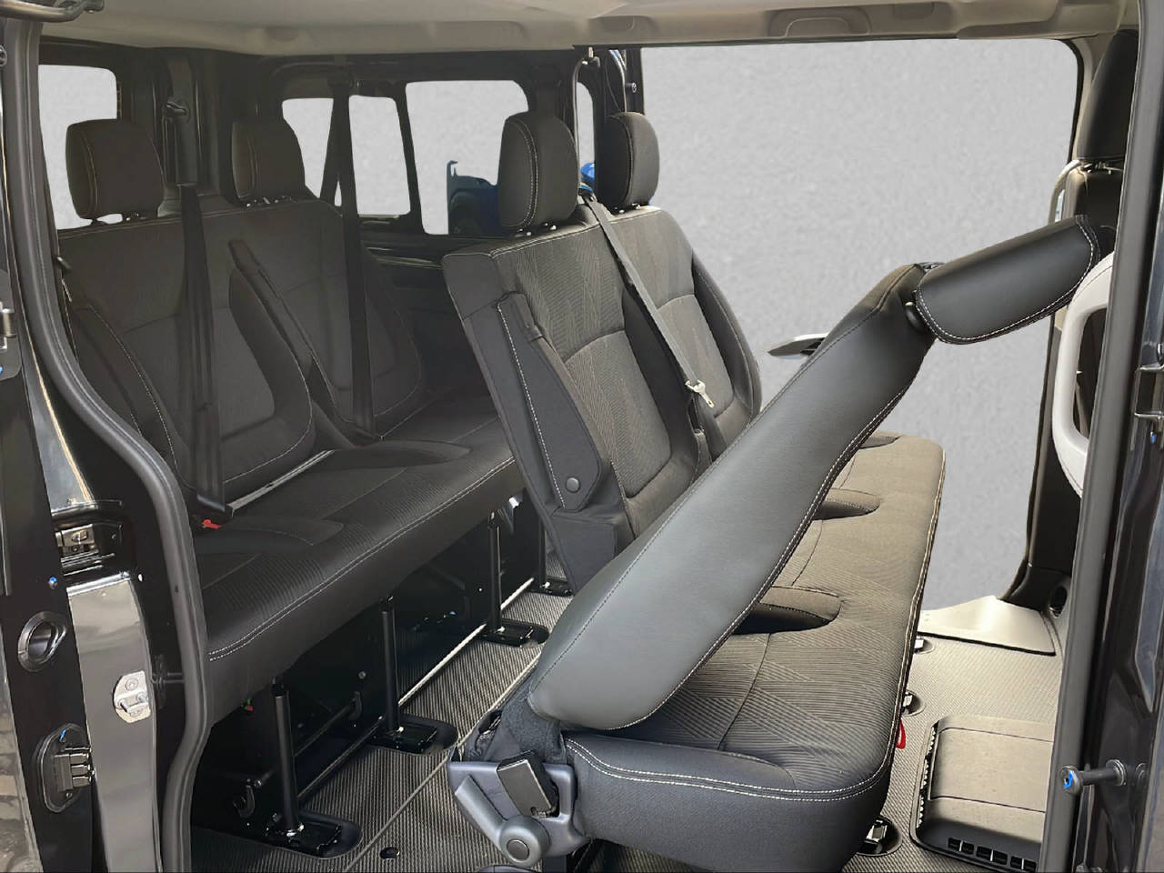NISSAN Primastarr Kombi 2.8 t L1 H1 8 Plätzer-image-6
