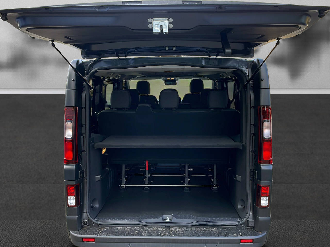 NISSAN Primastarr Kombi 2.8 t L1 H1 8 Plätzer-image-7
