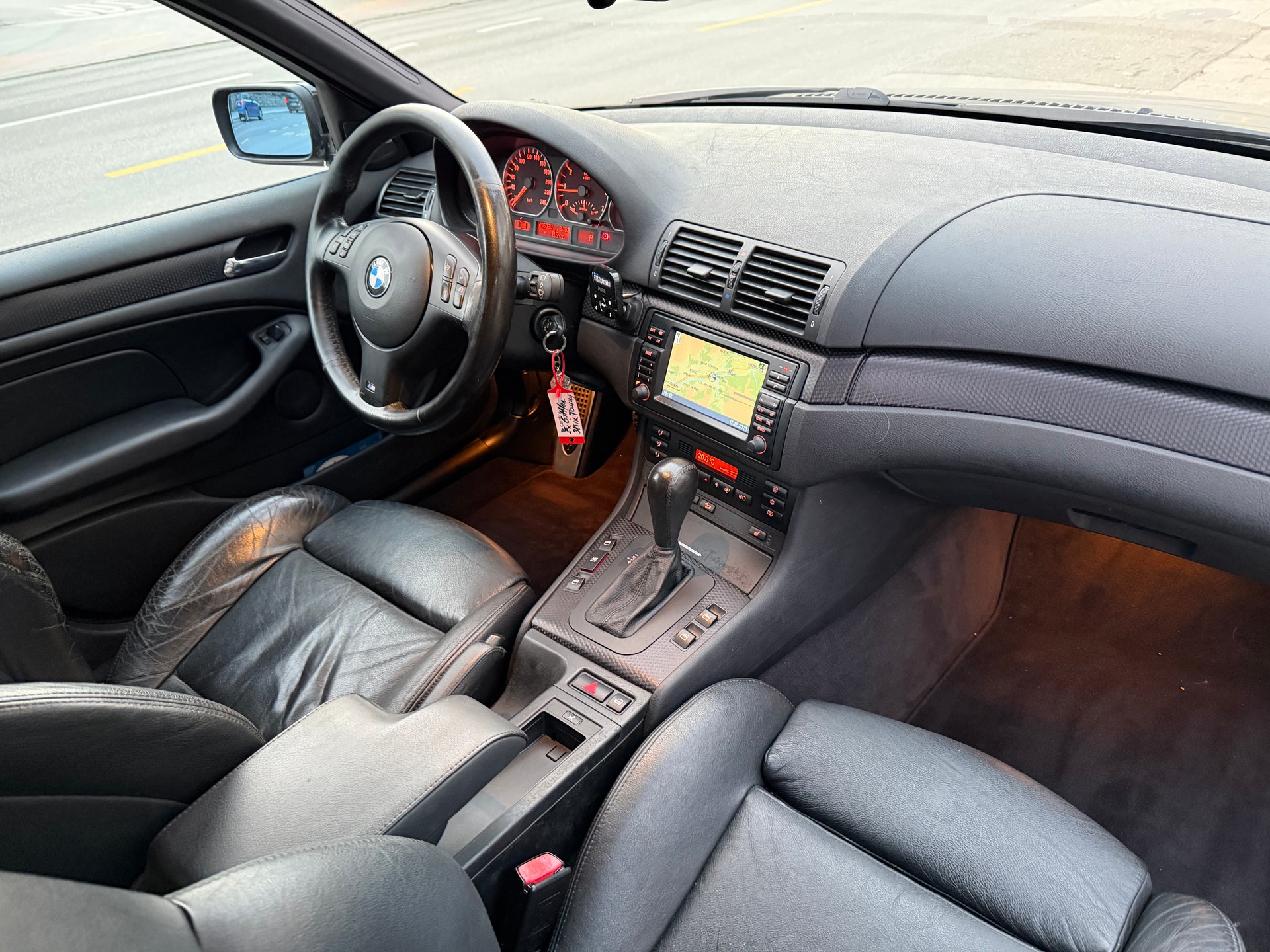 BMW 330xi Touring-image-17
