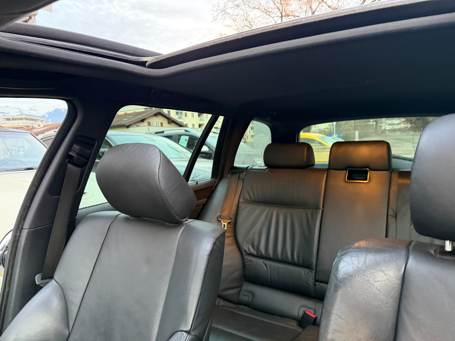 BMW 330xi Touring-image-15