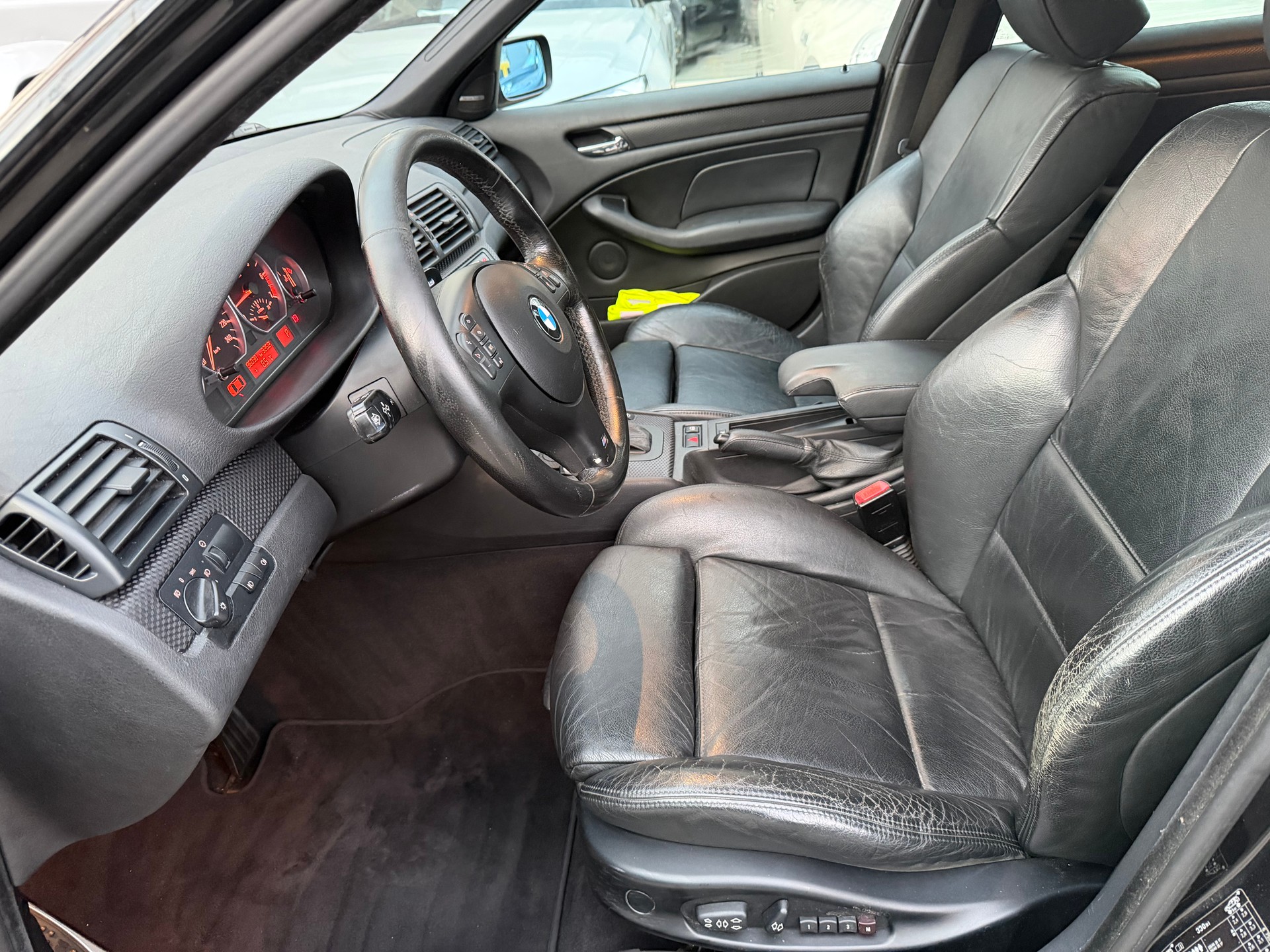 BMW 330xi Touring-image-8
