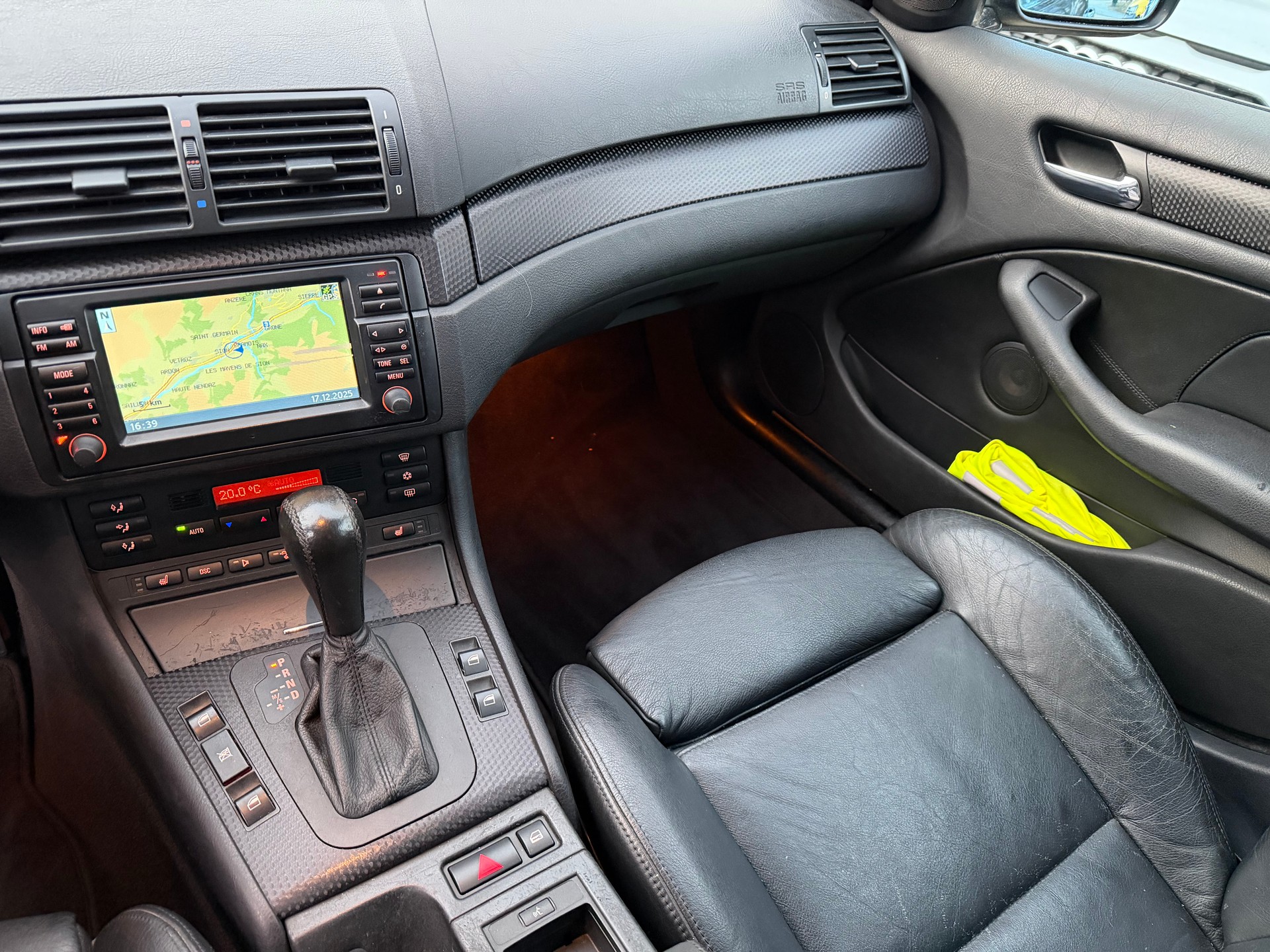 BMW 330xi Touring-image-9
