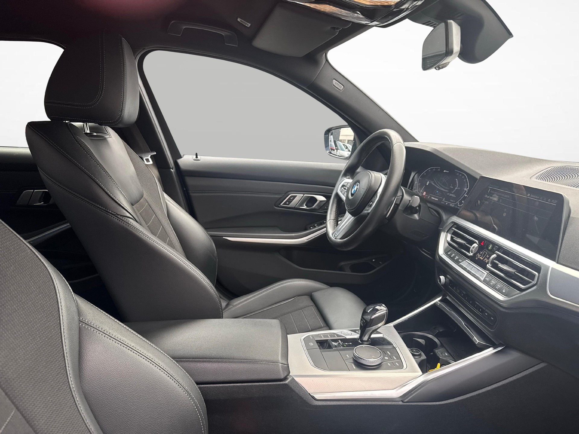 BMW 320e xDrive SAG Touring-image-18
