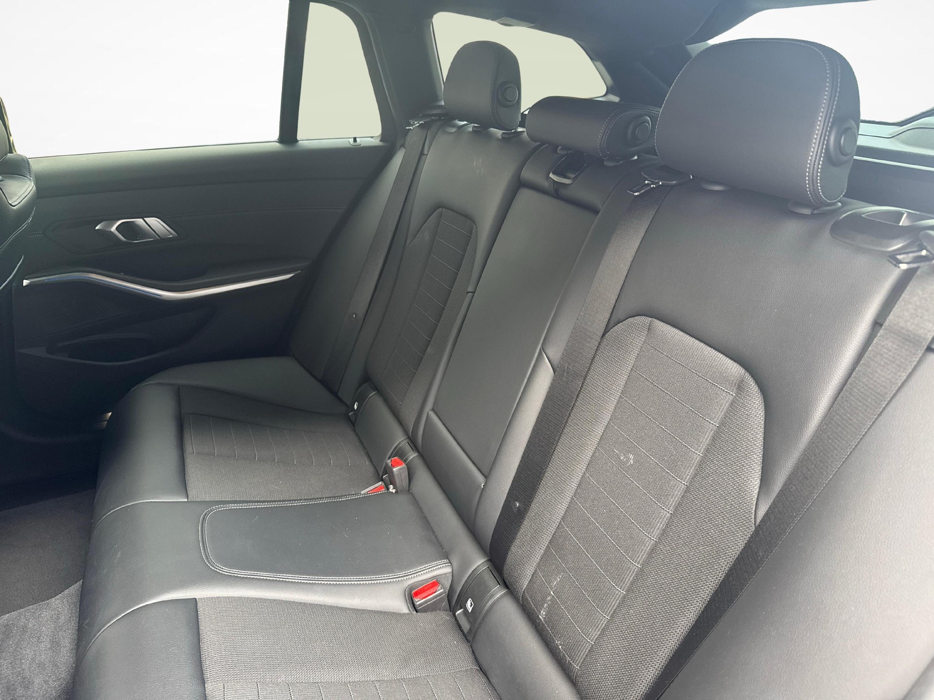 BMW 320e xDrive SAG Touring-image-19
