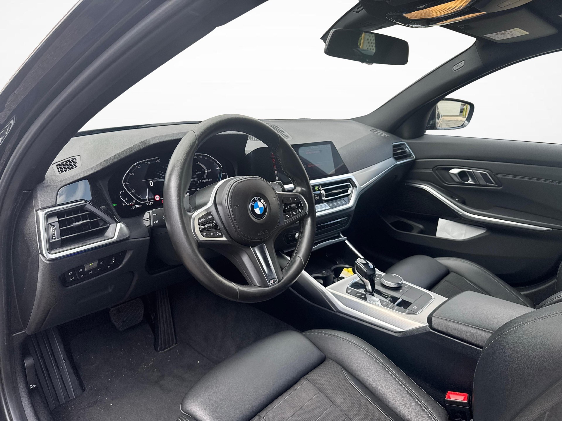 BMW 320e xDrive SAG Touring-image-12